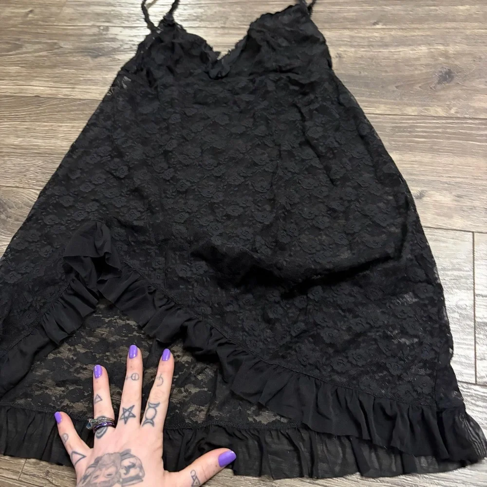 90s European Vintage Lace Mini Slip Dress w Ruffle Hem (Black) Size S/M
